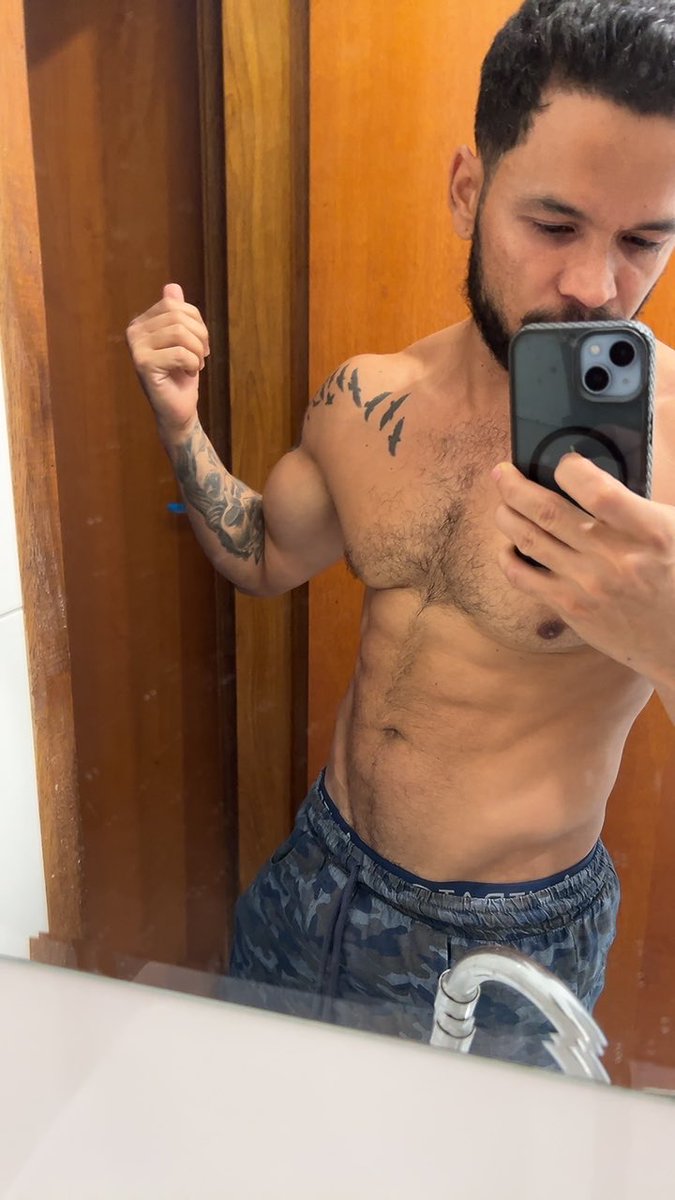 Roberto_silva23's tweet photo. Pra cima 🚀

#gym #PINTOSAWARDS #hotboy https://t.co/GnRFiZEAw8