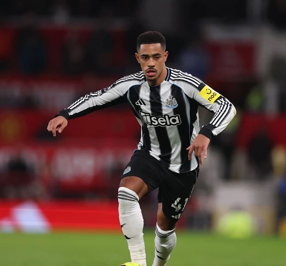 damilolaiyanu01's tweet photo. Manchester city vs Newcastle united 
Omar Marmoush 1 goal 
Jacob Ramsey 1 goal score for Newcastle 
Erling Haaland 1 goal 
2:1
#CFC #MANNEW #PremierLeague https://t.co/4Z4PV968uA