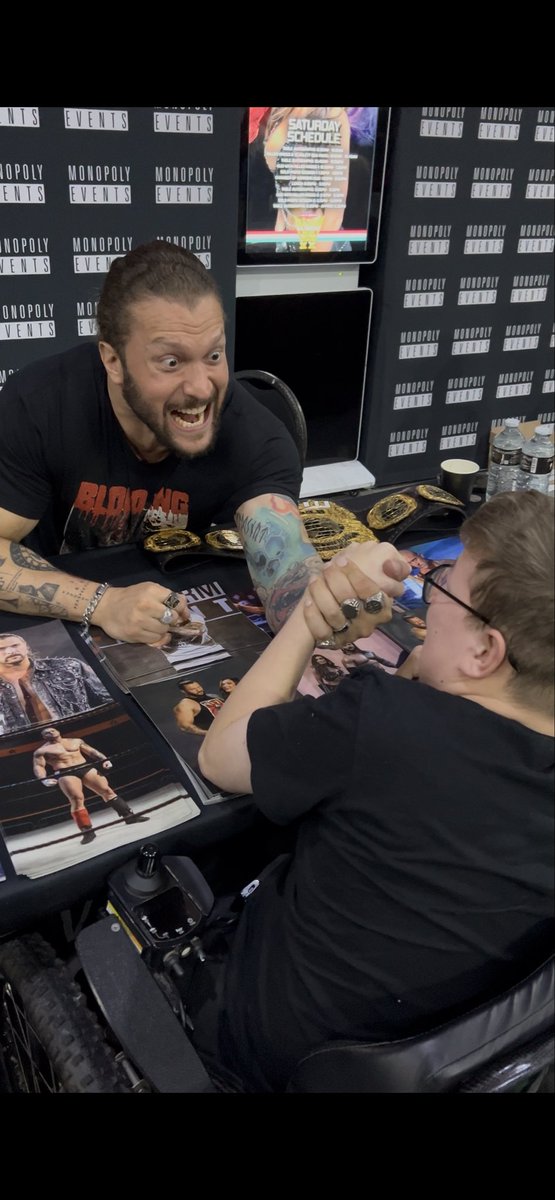 operationollie1's tweet photo. @realKILLERkross thanks for taking the time to have an epic arm wrestle with Ollie @ftlowrestling today! That was a close one! https://t.co/g7pVqcrAPP
