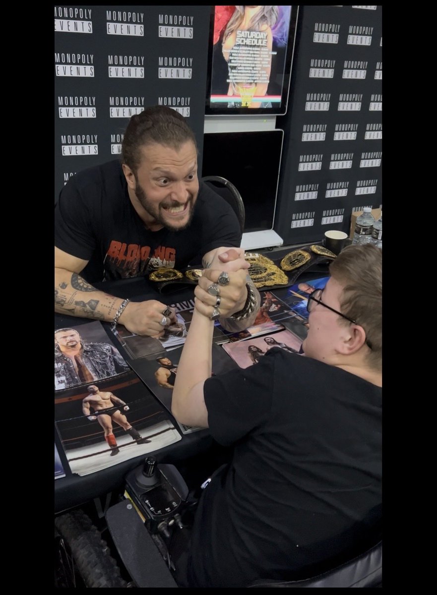operationollie1's tweet photo. @realKILLERkross thanks for taking the time to have an epic arm wrestle with Ollie @ftlowrestling today! That was a close one! https://t.co/g7pVqcrAPP