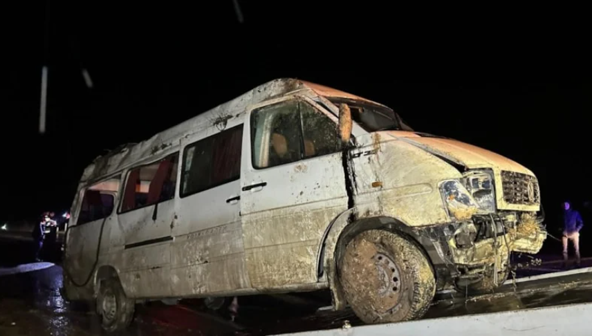 İşçi servisi şarampole devrildi

kangalgundem.com/genel/isci-ser…