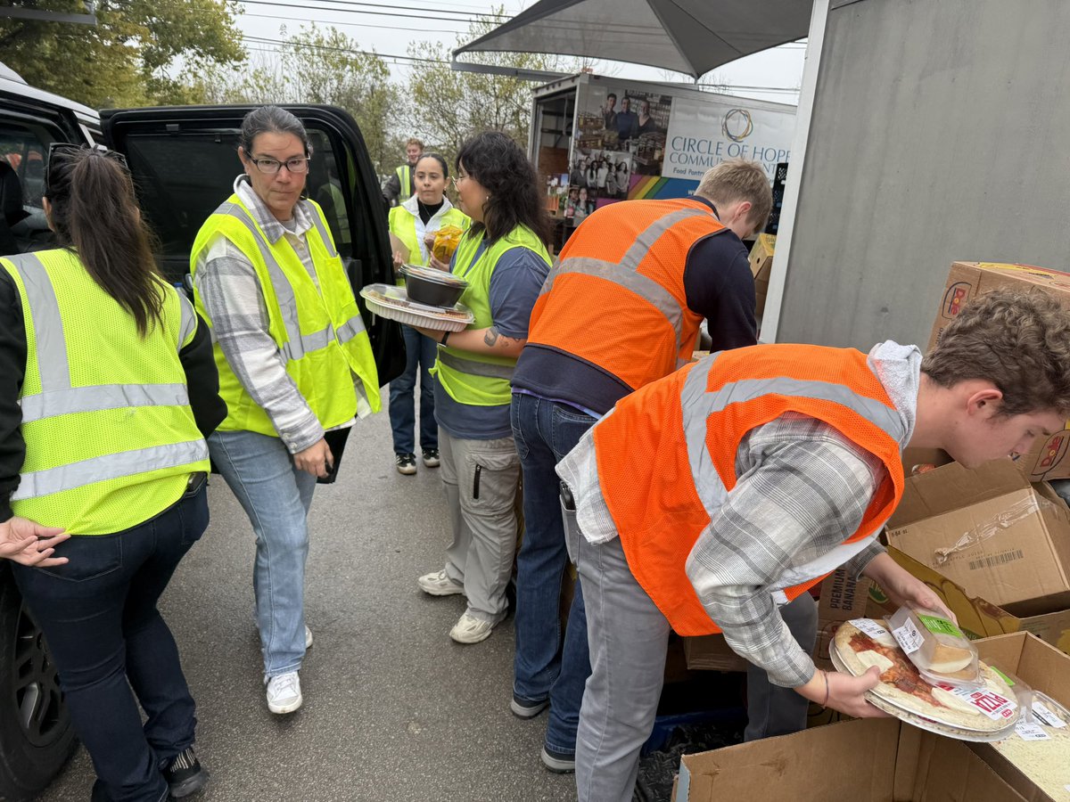 circleofhopecc's tweet image. In December 2025, Circle of Hope Community Center provided food to 1855 households (7,469 individuals). Thank you to volunteers who served from @Walmart 
@FirstTexasBank, @Churchofjesuschrist #RotaryClubofPflugerville!