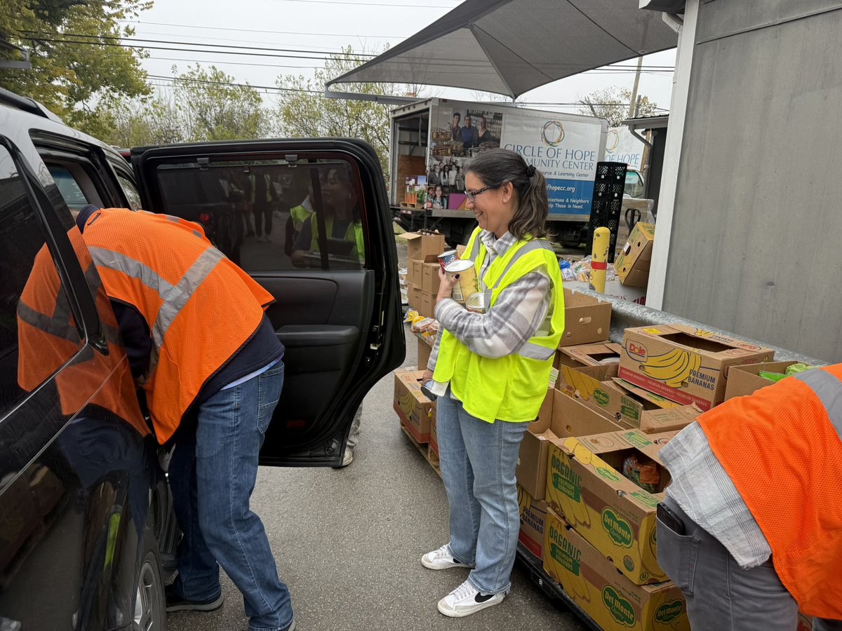 circleofhopecc's tweet image. In December 2025, Circle of Hope Community Center provided food to 1855 households (7,469 individuals). Thank you to volunteers who served from @Walmart 
@FirstTexasBank, @Churchofjesuschrist #RotaryClubofPflugerville!