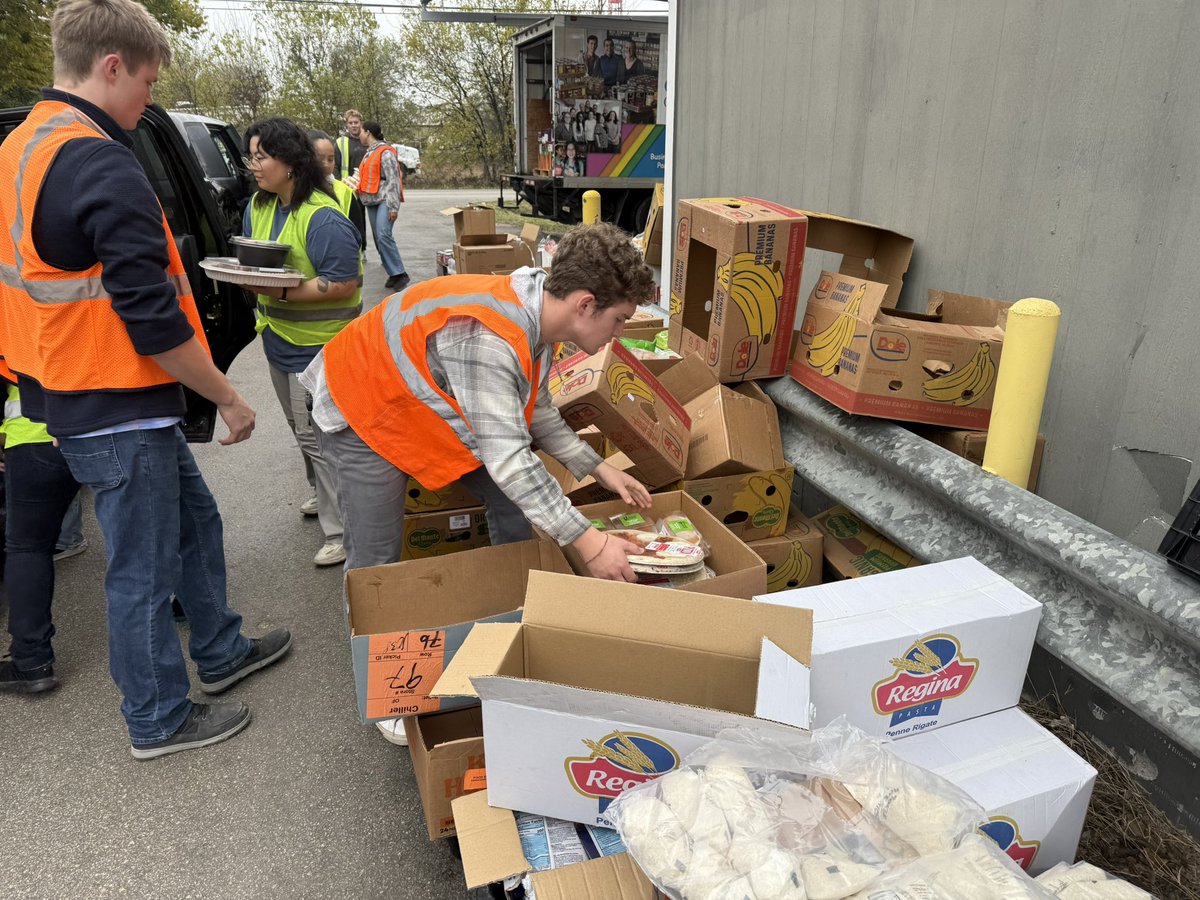 circleofhopecc's tweet image. In December 2025, Circle of Hope Community Center provided food to 1855 households (7,469 individuals). Thank you to volunteers who served from @Walmart 
@FirstTexasBank, @Churchofjesuschrist #RotaryClubofPflugerville!