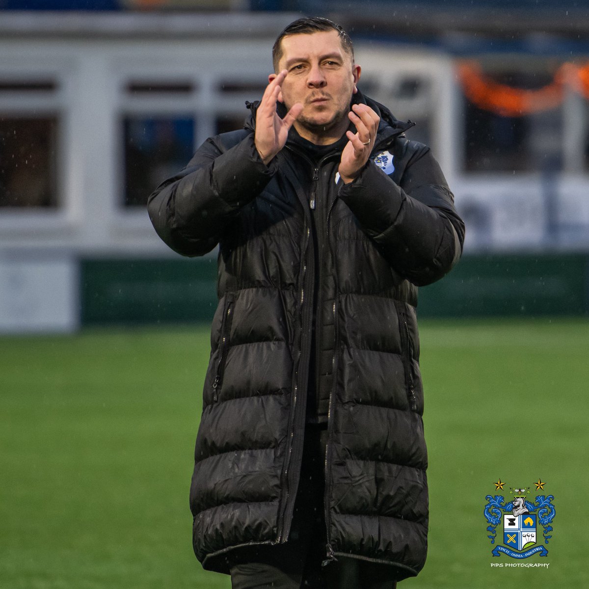 Philhill1961's tweet image. ⚪️🔵 @buryfcofficial 2-0 @SportingKhalsa FC🔴⚫️
Jonno’s 1st game at Gigg and another win…controlled the game from start to finish…another solid performance AND STILL TOP OF THE TABLE!!! UTS!!!
#buryfc #shakers #northernpremierleague @officialnorthernprem #footballphotography