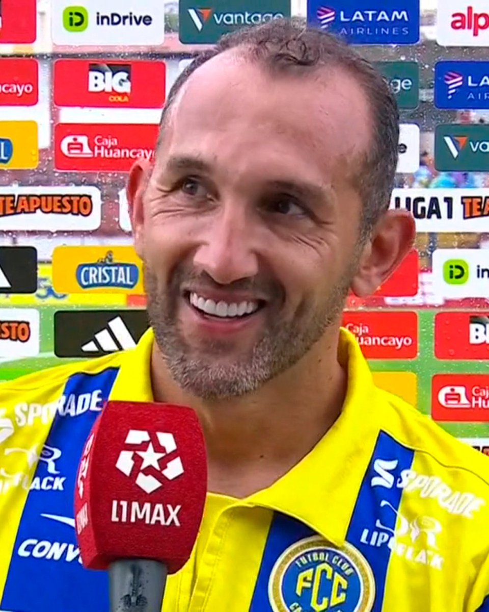 “Esa sonrisa de Hernán Barcos cuando le confirman que deja a Alianza Lima en la punta 😏⚽”