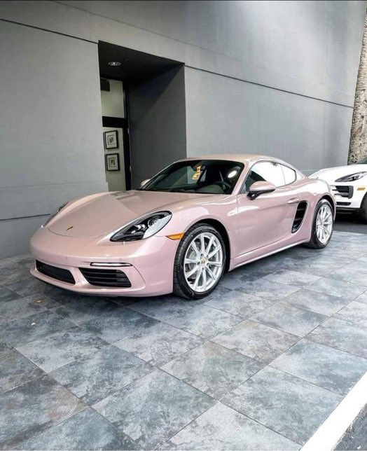 pink porsche 💘