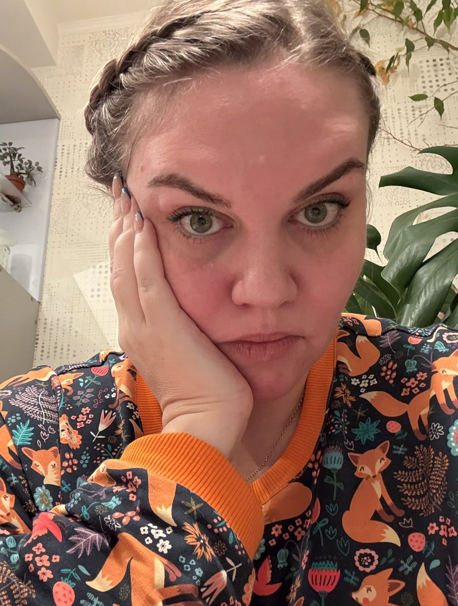 полина пажощ tweet media