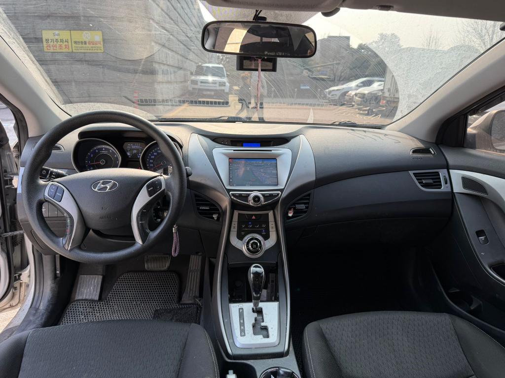 Farouk_Mokwa's tweet photo. ELANTRA/ AVANTE MD 
2011 model
Navigation+back camera 
Car+shipping 5.9M https://t.co/noM7a1jT8t