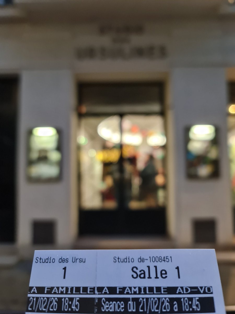 Celia à Paris / Celia at Paris tweet media