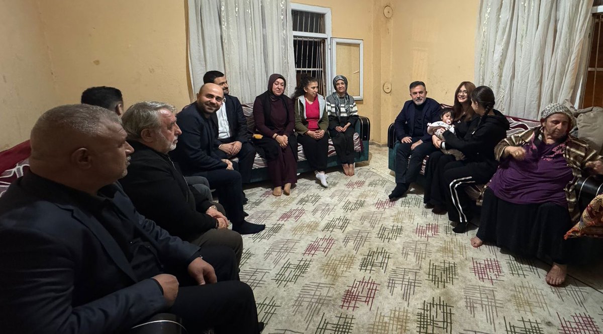 📍Yüreğir  

Karacaoğlan Mahallesi’nde kıymetli hemşehrimiz Gülsüm Bulunmaz ablamız ve ailesinin iftar sofrasına misafir olduk.

Ramazan; sadece oruç değil, paylaşmak demektir. Aynı sofrada buluşmak, aynı duaya “amin” demek, gönülleri birleştirmektir.

Bu mübarek ayın bereketi;