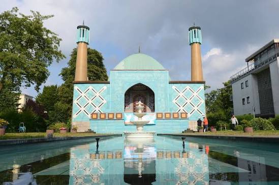 Vatanamk's tweet image. وقتی مساجد وابسته به جریان موشعلی در قلب انگلیس فعاله، سنگ‌اندازی سیاستمداران انگلیسی دیگه جای تعجب نداره.#IranMassacre #جاویدشاه #انقلاب_شیروخورشید