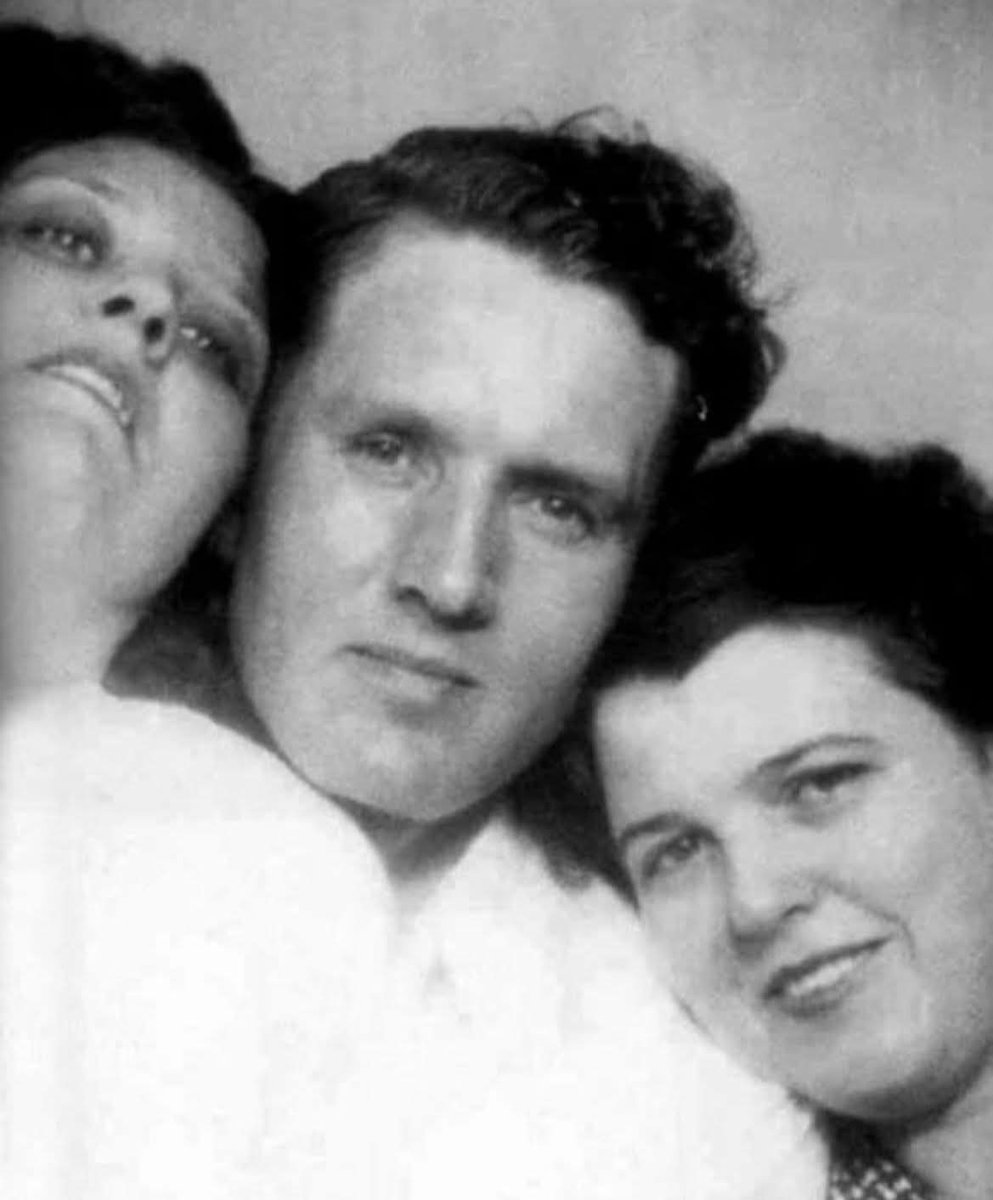 True Elvis Fan 4Life 🕺🎸🎤 tweet media