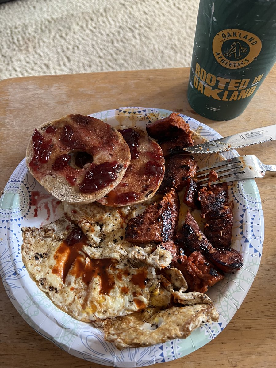 Linguica is my favorite breakfast meat. 3 eggs, bagel with raspberry jelly for lunch..