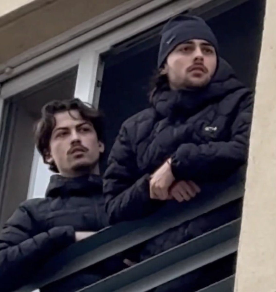 CommanderTorenn's tweet image. « Des français » mdr