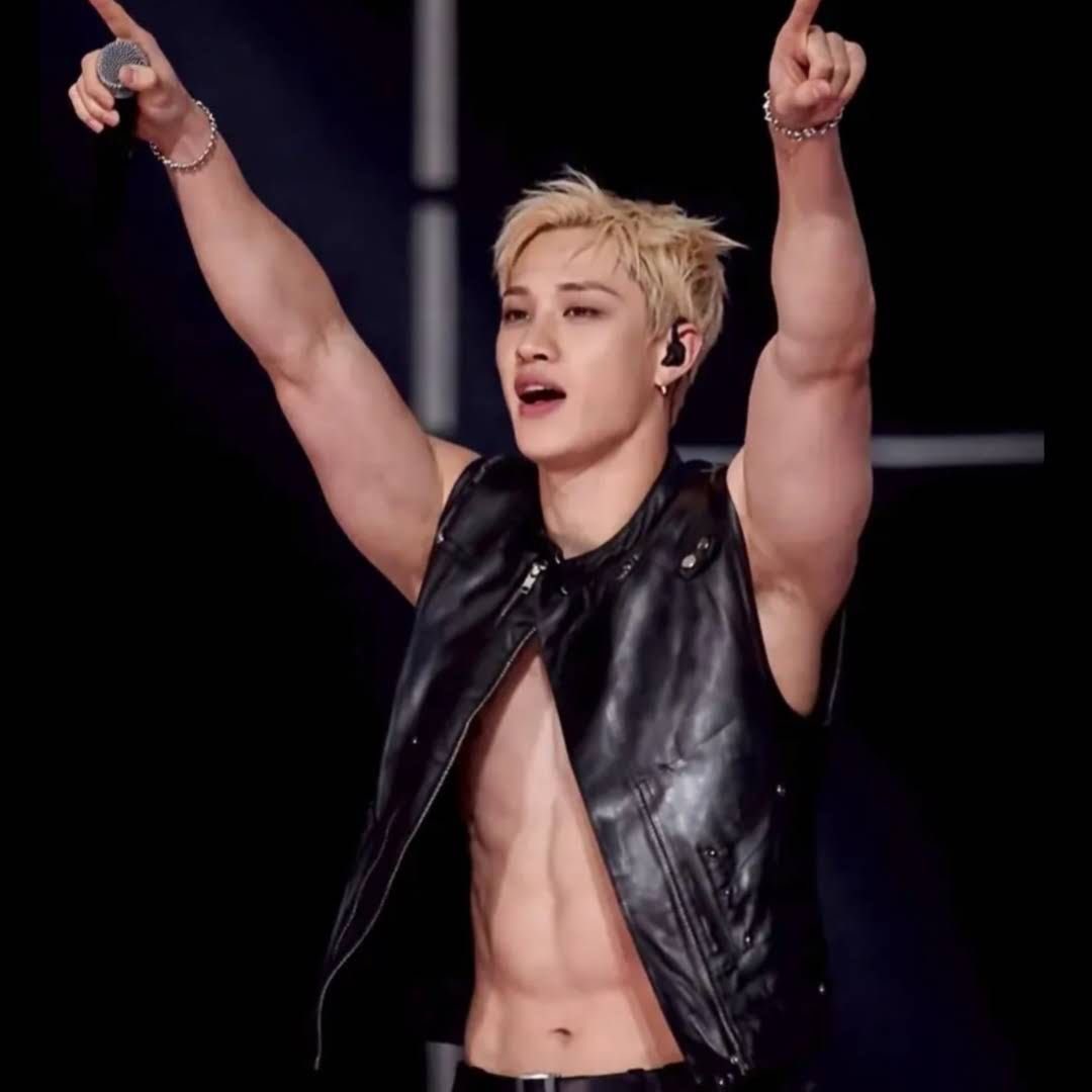 wlfiechans's tweet image. why choose? 😛