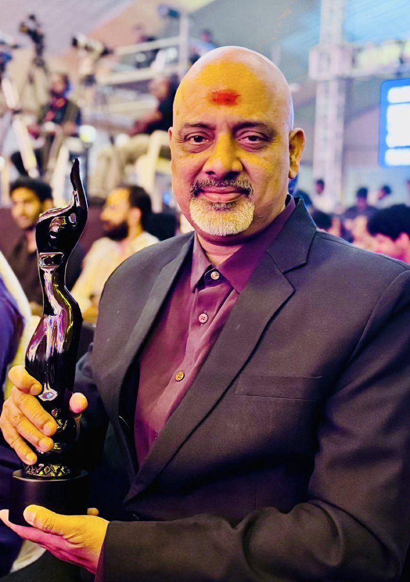 fizz_nandamuri's tweet image. #Devara Bagged Two Awards at the 70th Filmfare awards: 

Best Lyricist - @ramjowrites garu 
Best Playback singer - @shilparao11 for #Chuttamalle
