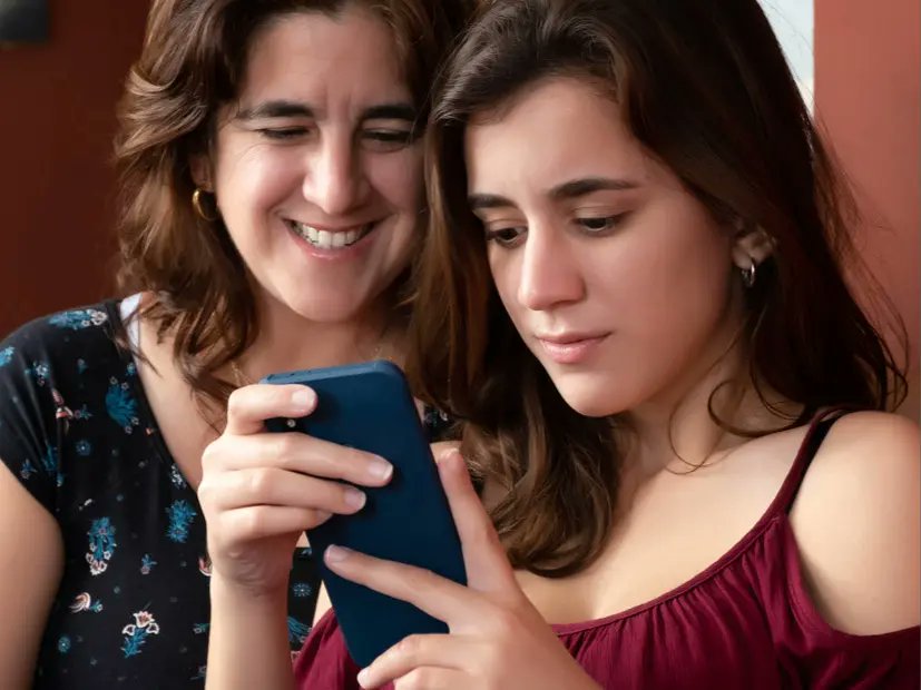 PROHÍBEN A UNA MADRE PUBLICAR FOTOS DE SU HIJA EN REDES

Una jueza de familia de Mendoza ordenó a una madre cesar de inmediato la publicación de fotos, videos y otros contenidos de su hija adolescente en redes sociales y servicios de mensajería. La acción fue iniciada por la