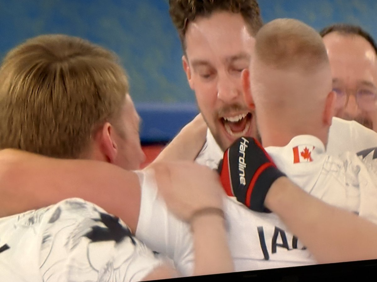 ProudCanRobz 🇨🇦 tweet media