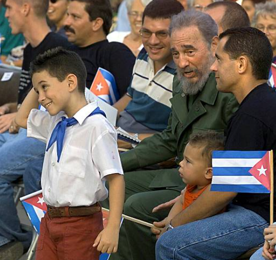 Elián González. Lo usaron en Miami y lo usaron en Cuba. 
Hoy, probablemente ni recuerde a su madre, que murió en el mar intentando llegar a los Estados Unidos.
Fue un peón de Fidel Castro, que lo exprimió muchísimo más que el circo mediático que se formó en casa de sus parientes