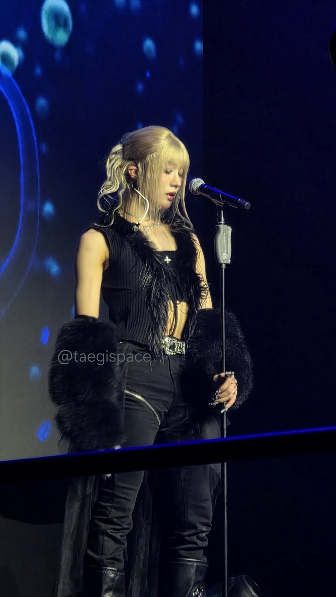 She makes me crazy guys #kpoprevolution #XLOVEuropeTour #xlov #xlovinmainz
