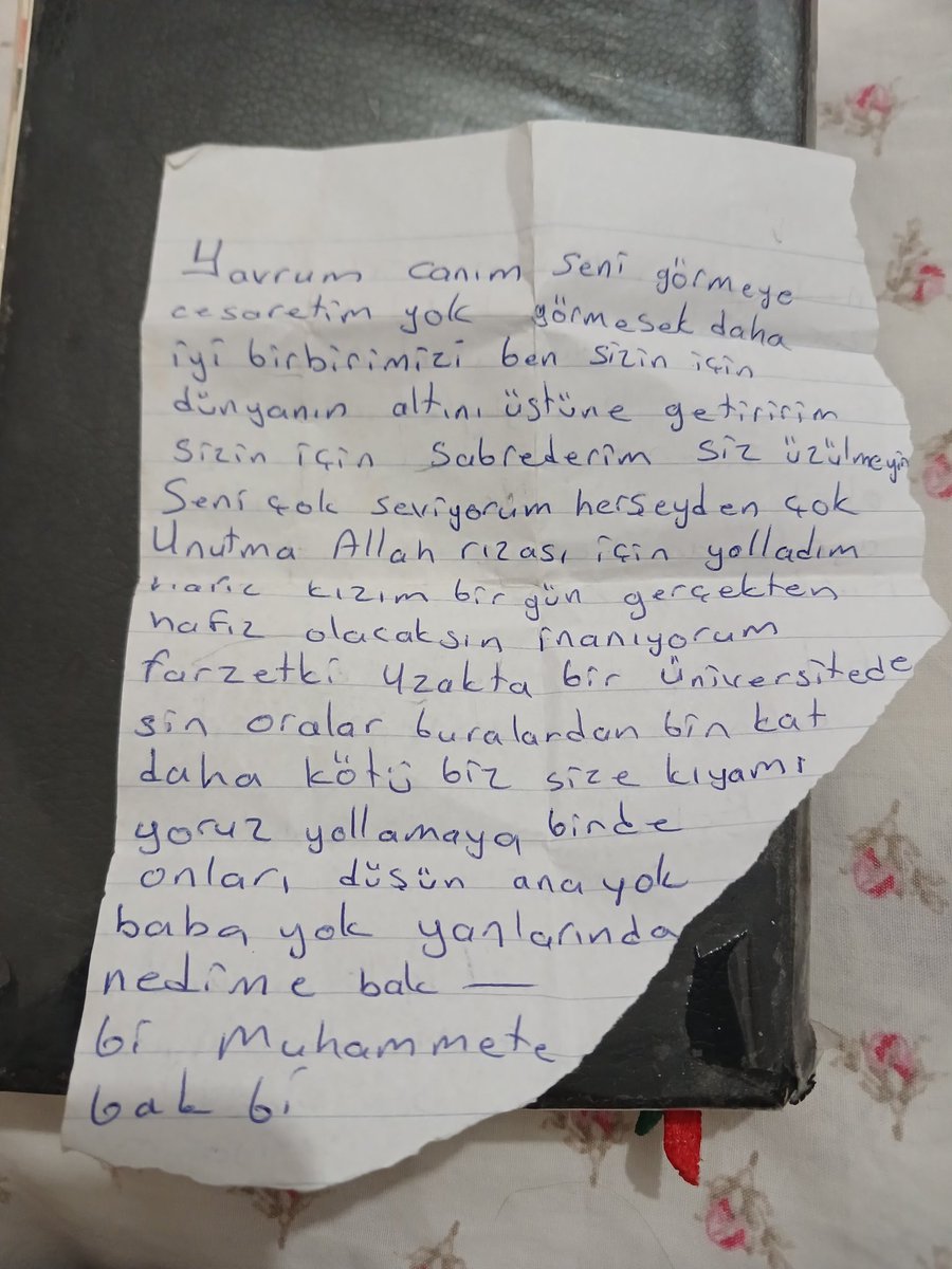 Quuennmi's tweet photo. Kursun herhangi bir yerinden bulduğum not... https://t.co/ssznIWlGHQ