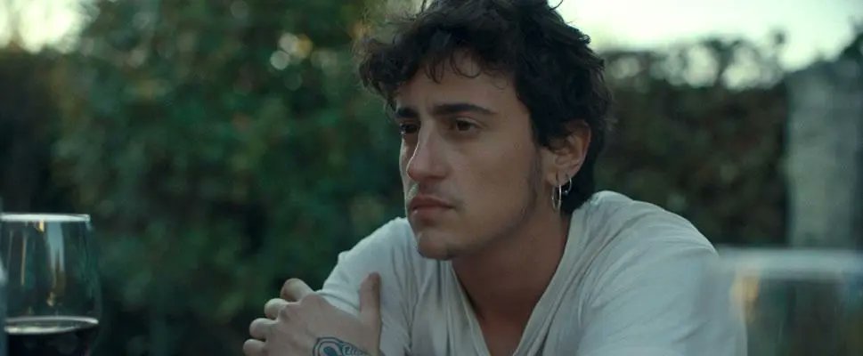 #CINE🎬: Ya en cines la película 'Las líneas discontinuas'. Un drama escrito y dirigido por Anxos Fazáns y con Mara Sánchez, Lidia Veiga, Adam Rolán y Alberto Prieto en el reparto. wp.me/pa7I1P-C5m