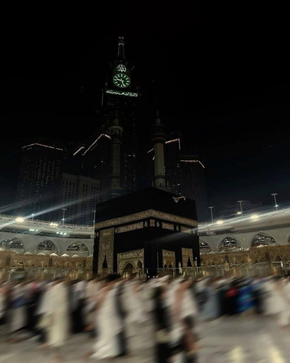 "اللهم خذ بقلبي إلى بيتك، اللهم مكّة، اللهم عُمرة قريبة."🤍