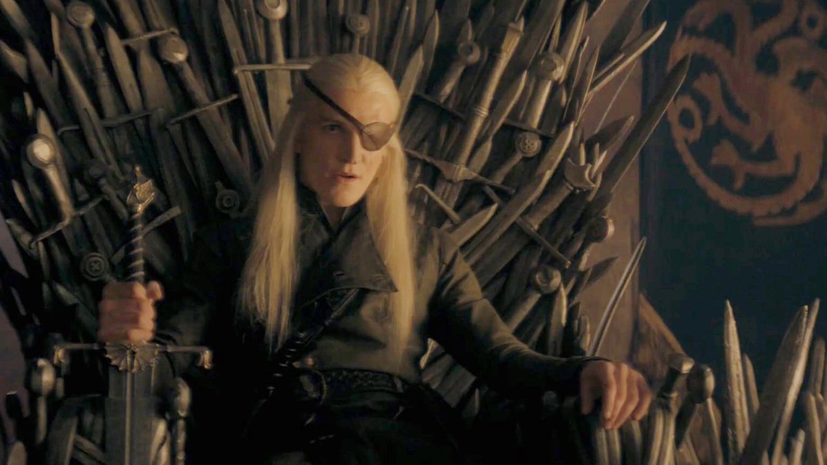NoelyKCKD's tweet photo. His posture, his attitude 🔥

#EwanMitchell #HouseOfTheDragon https://t.co/Vv1iuzVSDP