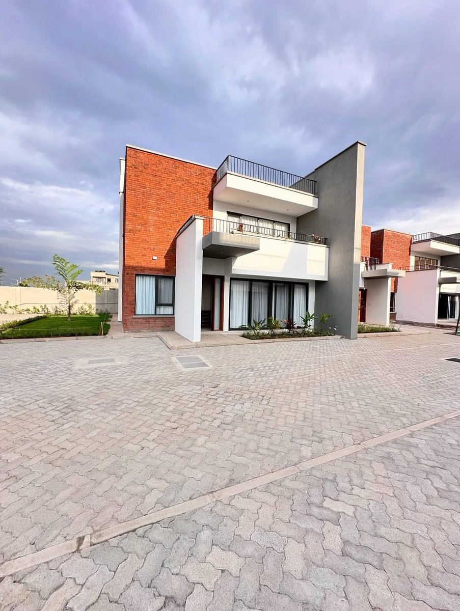 Musillihomes1's tweet photo. https://t.co/6BHRUlX7e7
📍Lang’ata, Nairobi
Modern 4-Bedroom Townhouses for Sale | Lang’ata
Priced from Kes. 35.9 M
Discover an exclusive collection of elegant 4-bedroom duplex and triplex townhouses in the heart of Lang’ata - thoughtfully designed for comfort, space, and modern https://t.co/9YO0xhNo3S