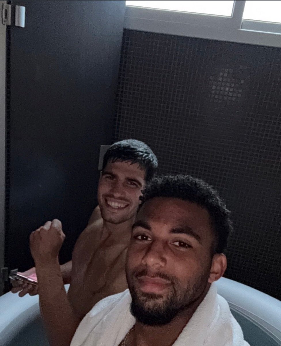 Fils sur Alcaraz 

🗣️ "Pour l'instant, c'est un autre niveau et je n'y suis pas encore, je n'y suis pas du tout. Je dois travailler. Il joue très, très bien et je n'ai rien à dire. Qu'est-ce qui me manque pour rivaliser ? Presque tout." <a href="/lequipe/">L'Équipe</a>