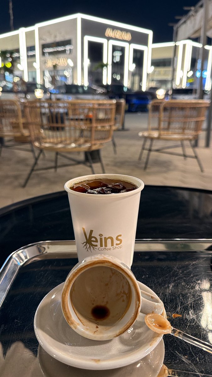 xqpi2's tweet photo. معك من وين ما تروحين اتبع قدك المياس
كمالك مستحيل إنه يجي كلّه على إنسي

تعالي نشرب من الحب في ليل الأماني كاس
أنا أحبك وداري إن المشاعر قاصده لمسي

انا افدا وجهك اللي في حضوره يحبس الأنفاس
أحسّ إني لمحته من قبل لكن كذب حدسي https://t.co/mMT2t00EGz