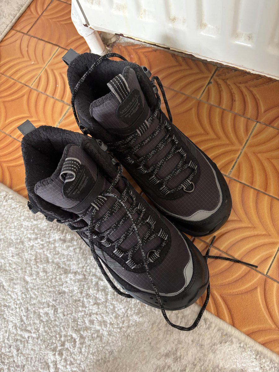 semapressholl's tweet image. Kendime tank aldım 
Bilsem önceden alırdım 
Tabi vesile olan bir kişi var #merrel
#ankamall
#Ankara