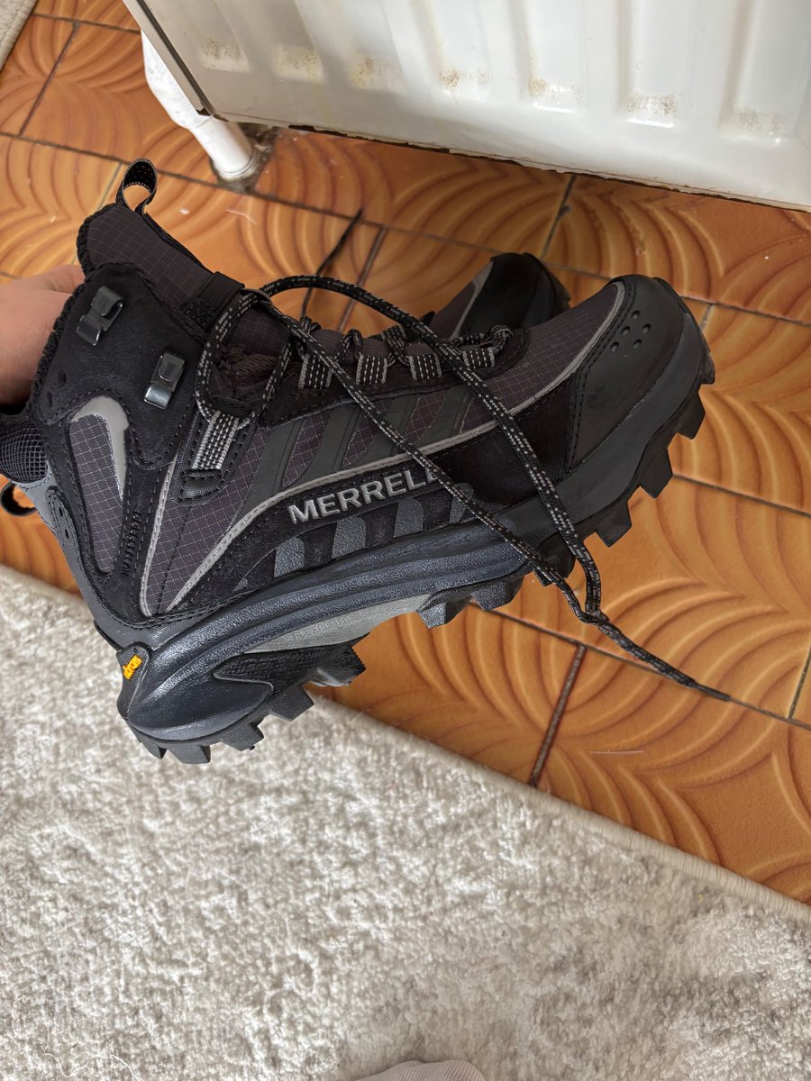 semapressholl's tweet image. Kendime tank aldım 
Bilsem önceden alırdım 
Tabi vesile olan bir kişi var #merrel
#ankamall
#Ankara