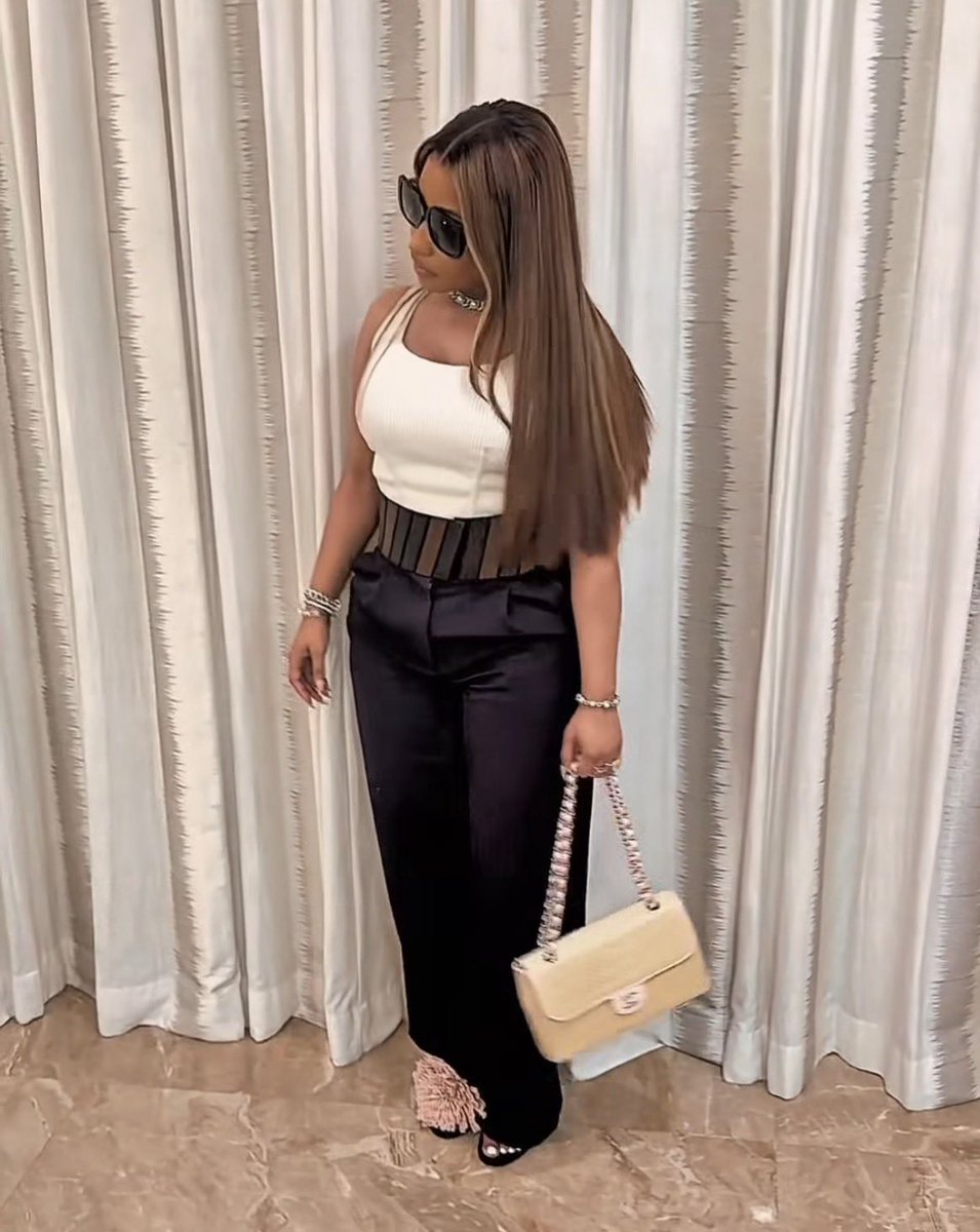 phuckyominaj's tweet image. the artist                      the fan            #NotABot