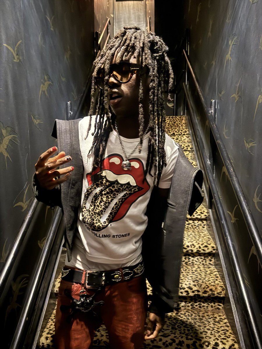 Killfallou's tweet image. these steps were made for this shirt🐆