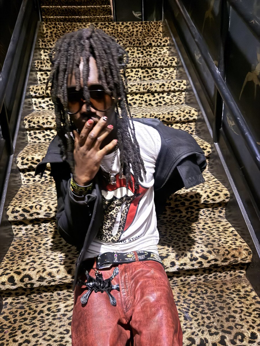 Killfallou's tweet image. these steps were made for this shirt🐆