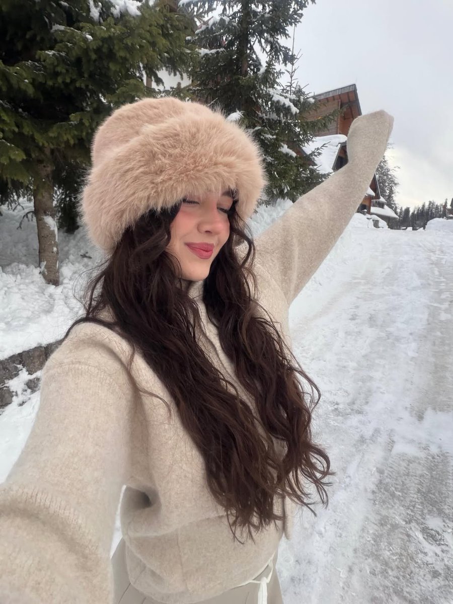 bemmekari's tweet image. se terminó el tiempo de correr de un lado a otro para conversar con todos, les agradezco las buenas conversaciones y por supuesto su asistencia! espero que les siga gustando esta velada.
#MackagePeak #MackageCO #Mackage #MackageRP