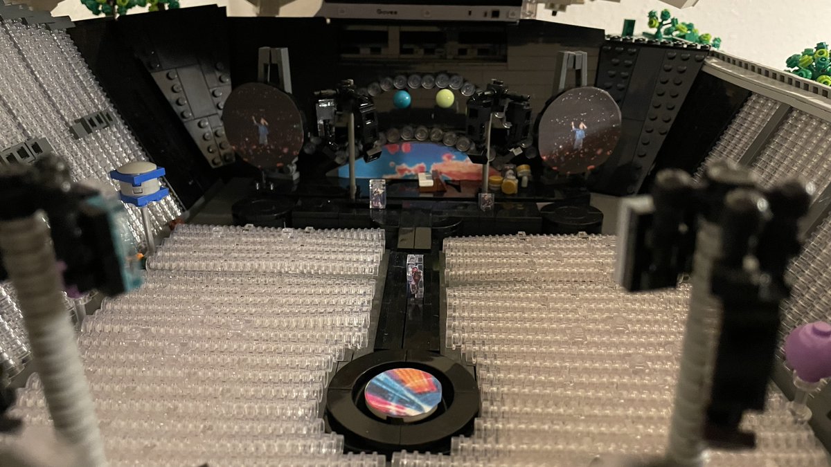 Coldplay Lego tweet media