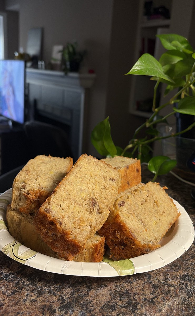 b_Polite's tweet photo. vanilla bean maple + pecan banana bread https://t.co/D50LqFD2yi
