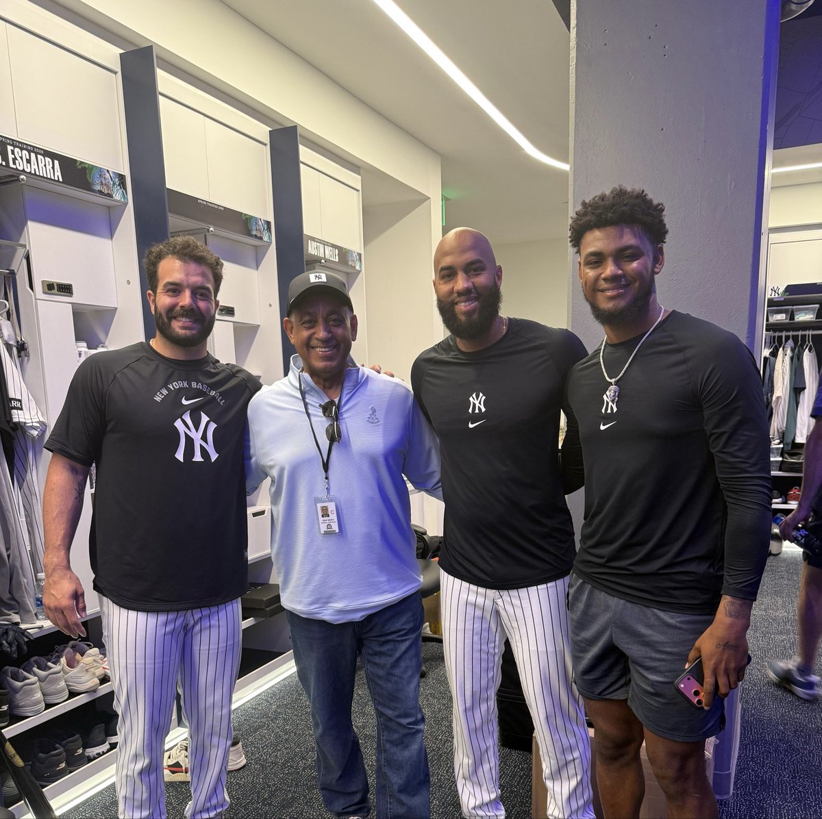 Pasando inventario por los <a href="/Yankees/">New York Yankees</a> estamos completos ✅❤️🇩🇴 

#DominicanosYYa #RD