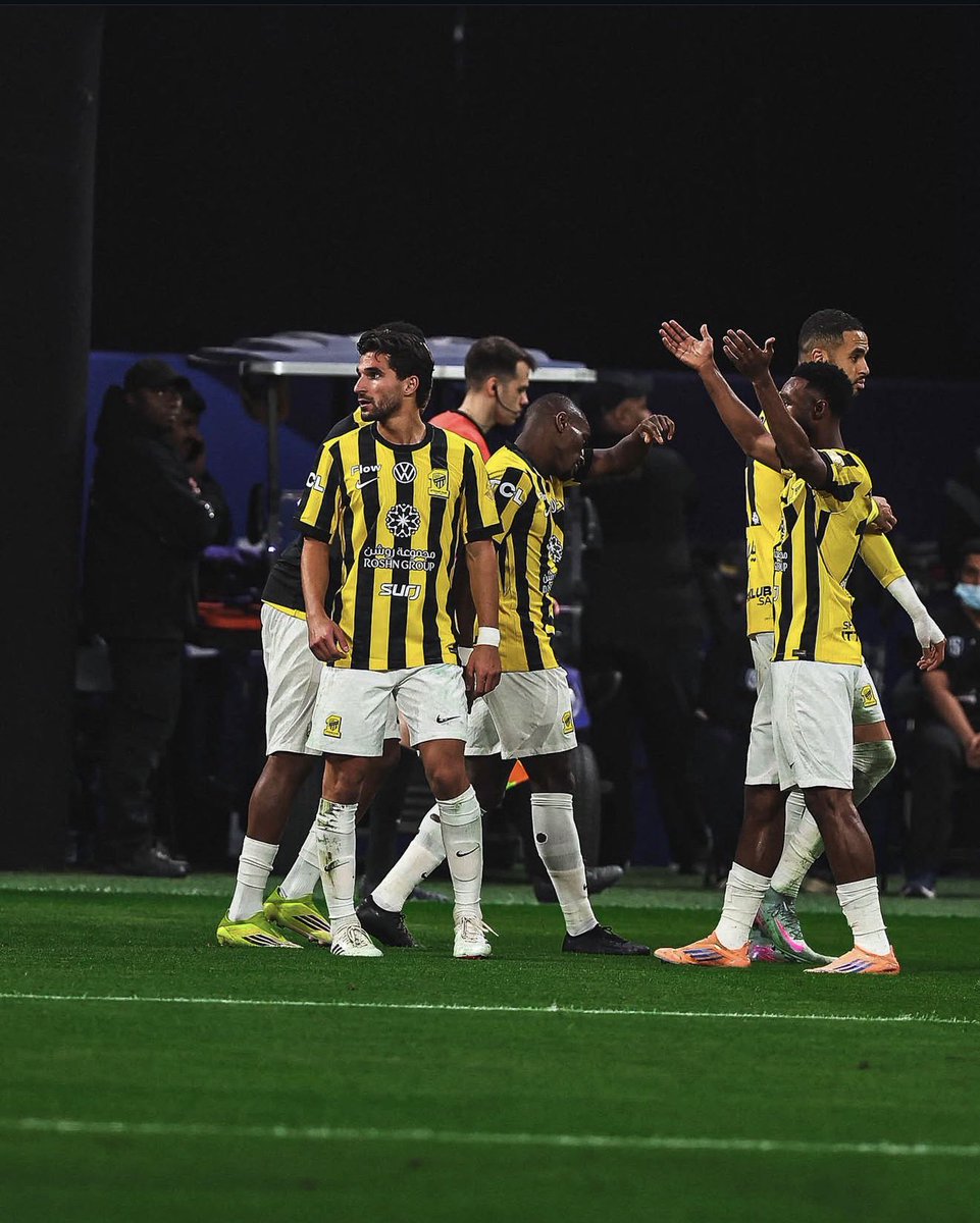 fahadfoudri's tweet photo. The best n10 in the world! @HoussemAouar 💛🖤 https://t.co/IMEcei6Y2y