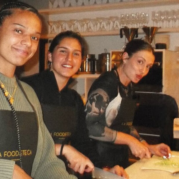Alexia le ha dejado a Kika subir esta foto solo porque sostenía un cuchillo cuando le pidió permiso