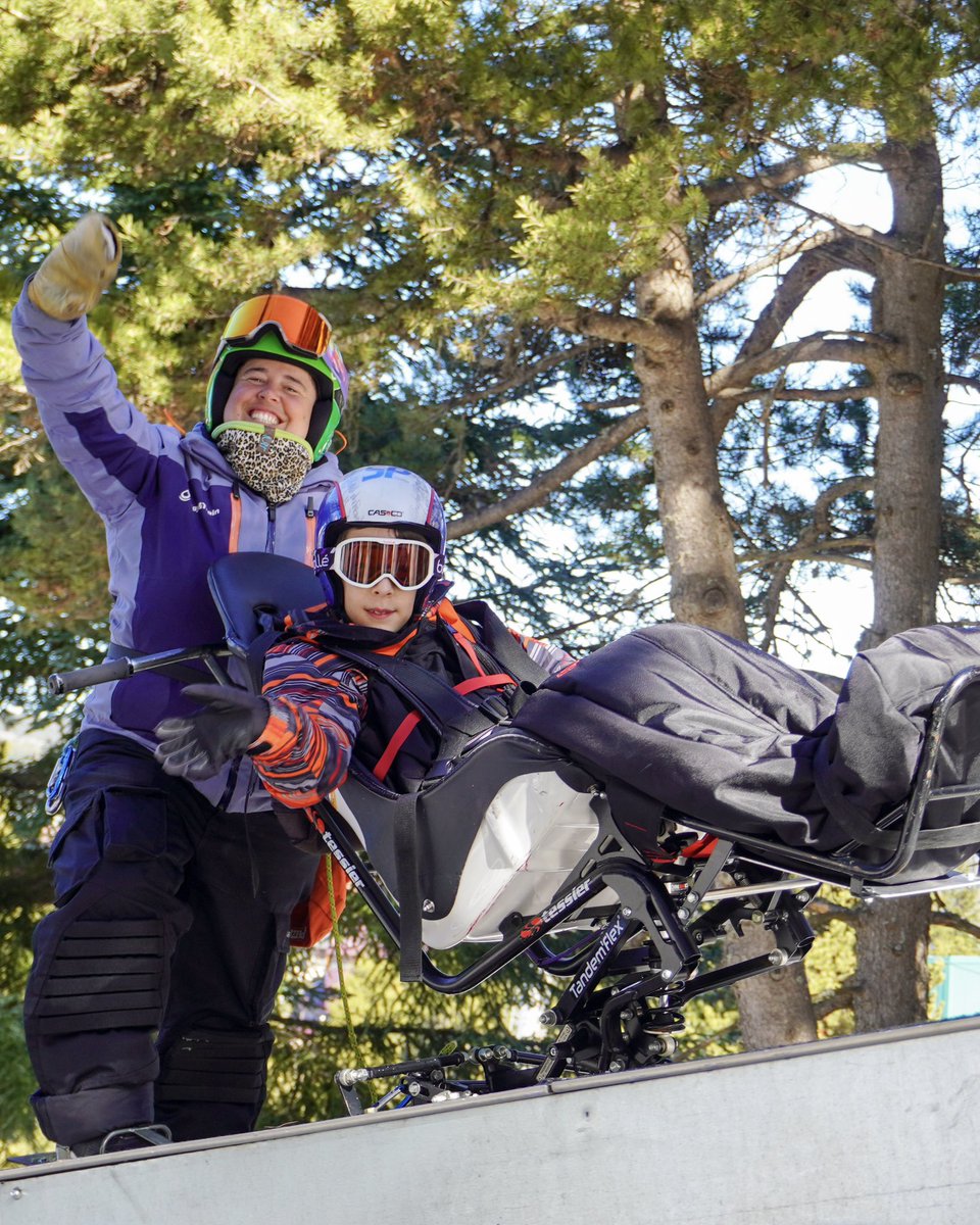 FundacionCruyff's tweet photo. Acabamos la primera sesión de la jornada de esquí y snowboard adaptado de la mano de @PlayAndTrain y #LaMolina ⛷️🏂
Mañana continuaremos con más familias y demostrando que el deporte no tiene límites 🙌🏼
#CruyffLegacy #CreatingSpace
#SocialTransformation https://t.co/HR18kbloxb