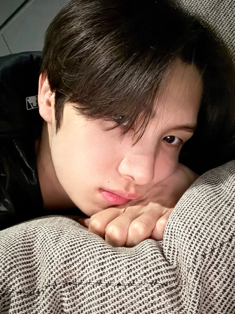 chilling and feeling a little lazy today, embracing the cozy vibes while zoning out on the couch. sometimes it’s nice to take a break and relax for a bit 🛋️