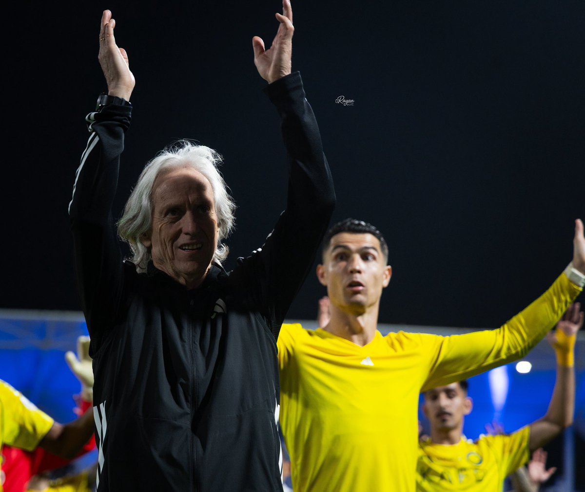 رغم النقص في العناصر الأساسية، وضعف جودة العنصر المحلي، النصر متصدر الدوري.. كأقوى خط هجوم وأقوى خط دفاع.

العراب جيسوس يصنع منظومة متكاملة، ويخلق هوية وعقلية إنتصارية رغم الظروف.. 🇵🇹