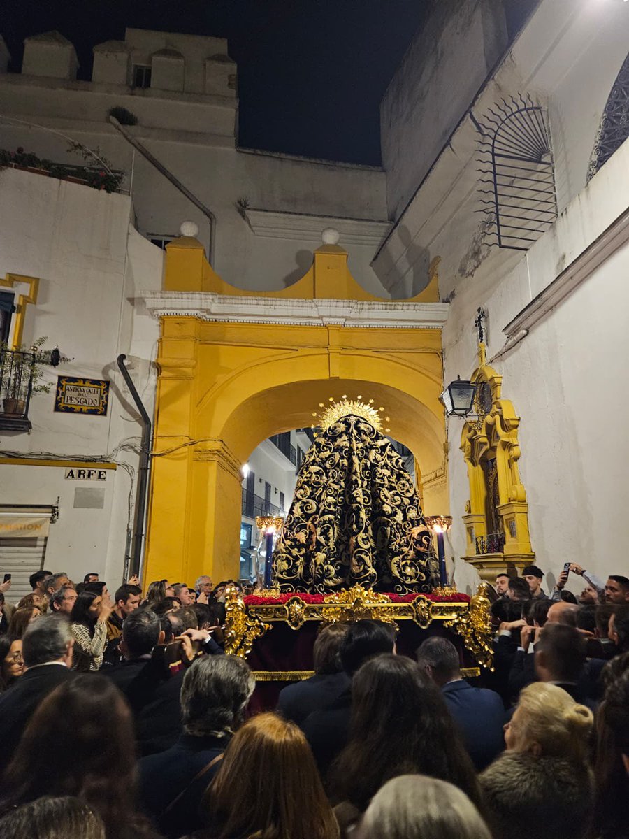 La Piedad del Baratillo por el Postigo, sevillanía pura
