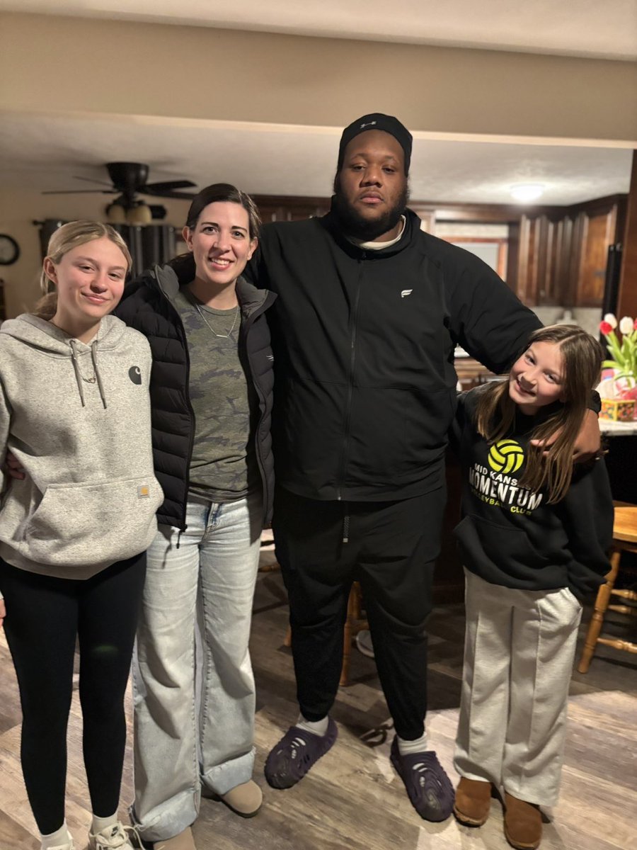 Jay_boogie58's tweet photo. beyond thankful for Casey &amp; his entire family for helping me get through some of the toughest times in my life.When things felt dark and I didn’t know which way to turn, y’all kept pushing me, supporting me, and reminding me I wasn’t alone I’ll never forget that @CaseyHaines633 https://t.co/G4Sz0UNWRv