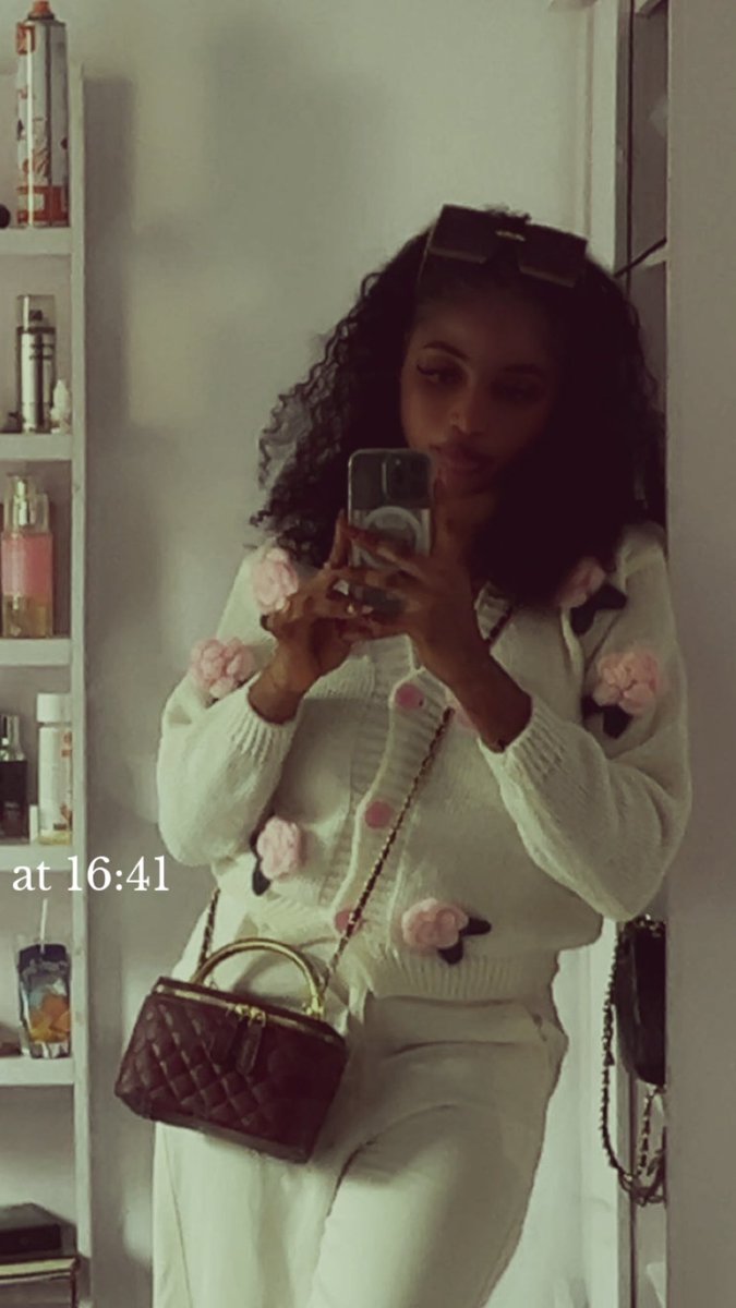 Blessingkis's tweet image. RT @Blessingkis: Soft gal🌸💕☺️