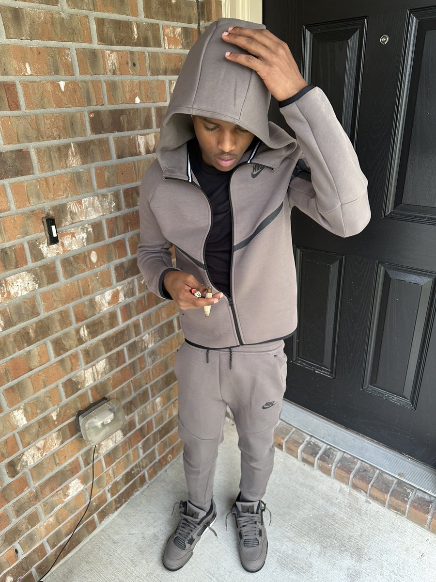 1MrRichForeverr's tweet photo. Mr.Trendsetter ๐๐๐ #YoungestOG #DoughBoyNation https://t.co/1XHwlBlOLC